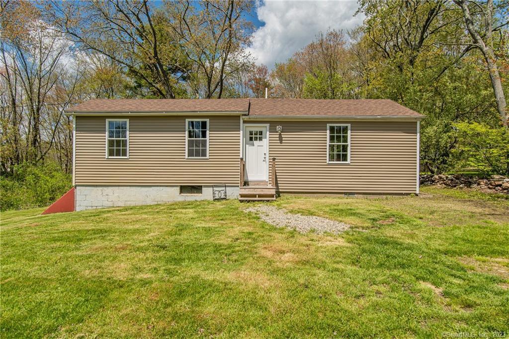 502 Stearns St in Killingly, CT - Building Photo