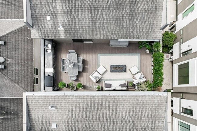 property at 1608 W Webster St