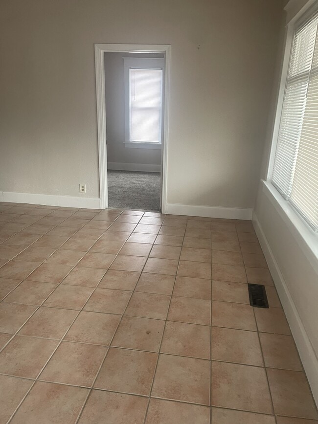 1839 Ervay Ave in Alton, IL - Foto de edificio - Building Photo