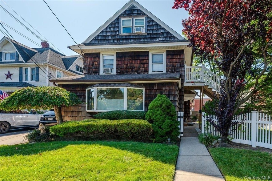 48 Davison Pl, Unit 1st Floor in Rockville Centre, NY - Building Photo