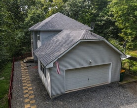 5000 Reservoir Rd in East Stroudsburg, PA - Foto de edificio - Building Photo