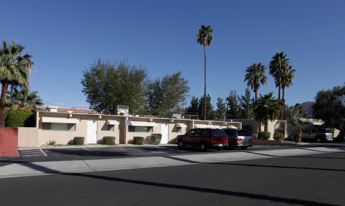 Shadow Hills Apartments in Palm Desert, CA - Building Photo