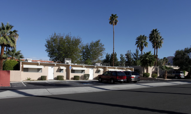 Shadow Hills Apartments in Palm Desert, CA - Building Photo - Building Photo