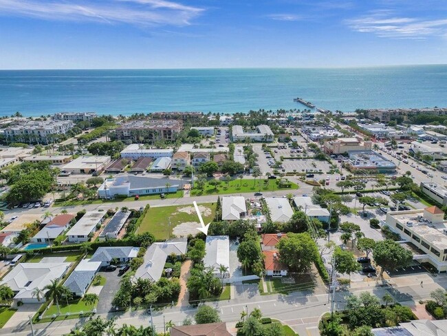 4422 Sea Grape Dr, Unit 1 in Lauderdale-by-the-Sea, FL - Building Photo - Building Photo