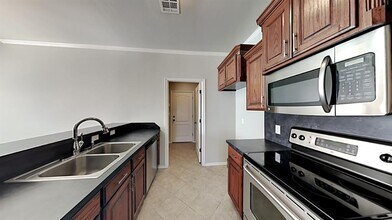 3804 Catamaran Dr in Yukon, OK - Building Photo - Building Photo