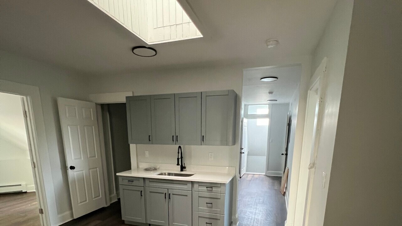 185 Maple St in New Britain, CT - Building Photo