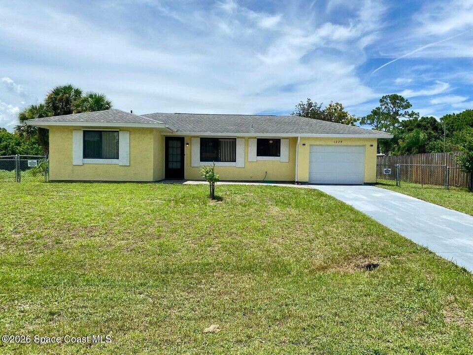 1279 Valencia St SE in Palm Bay, FL - Building Photo