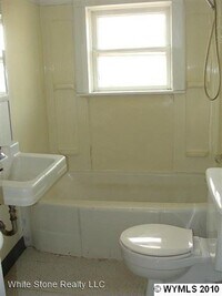 528 W Davis St photo'