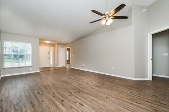 28507 Tall Grass Dr in Zephyrhills, FL - Building Photo - Building Photo