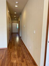 417 SW Pemberly Loop in McMinnville, OR - Building Photo - Building Photo