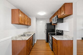 5 Thoreau Ct, Unit 21 in Natick, MA - Building Photo - Building Photo