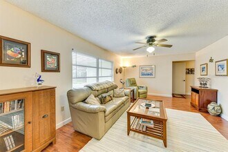 5008 Medalist Rd in Sarasota, FL - Building Photo - Building Photo