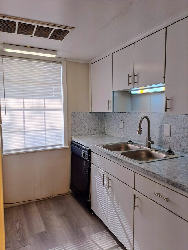 French Quarter Apartments in Livingston, TX - Building Photo - Building Photo