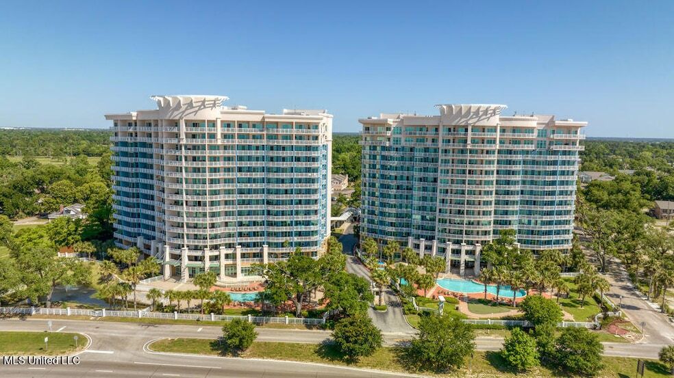 2228 Beach Dr, Unit 408 in Gulfport, MS - Building Photo