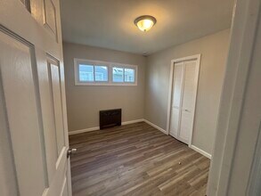 64 Devon Rd, Unit 1 in Bethpage, NY - Foto de edificio - Building Photo