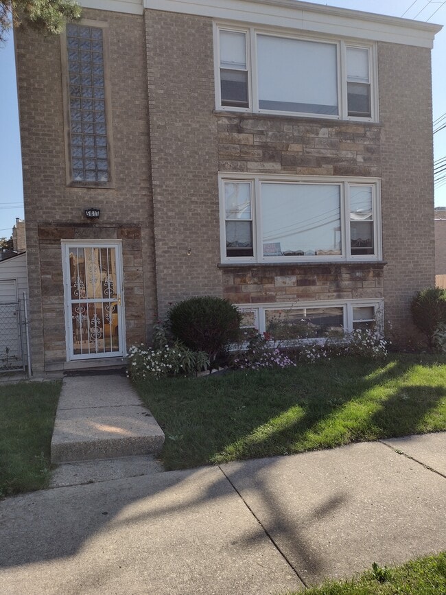 5617 N Christiana Ave, Unit 2