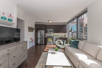 830 N Michigan Ave in Chicago, IL - Building Photo - Building Photo