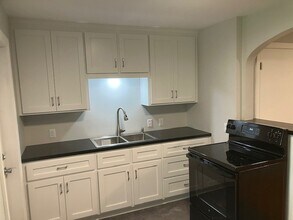 306 Hamlin St, Unit 2 in Jefferson City, MO - Building Photo - Building Photo