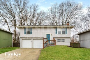 615 N Pine St in Olathe, KS - Building Photo