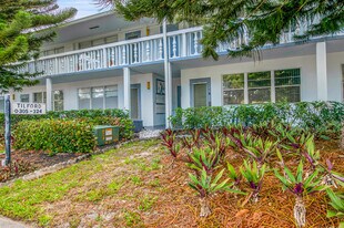 322 Tilford O in Deerfield Beach, FL - Building Photo