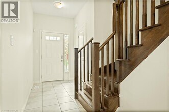 6 Chestnut Dr in Grimsby, ON - Building Photo - Building Photo