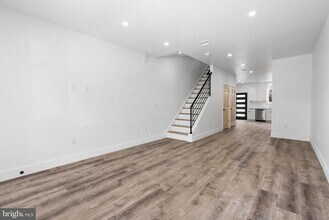 458 W Earlham Ter in Philadelphia, PA - Building Photo - Building Photo