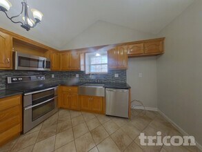 1304 Circle in Greenwood, MO - Building Photo - Building Photo