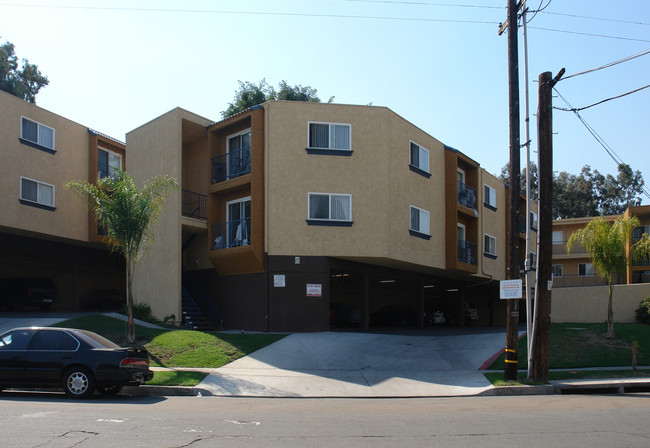 Bridgeport Apartments in San Diego, CA - Building Photo - Building Photo