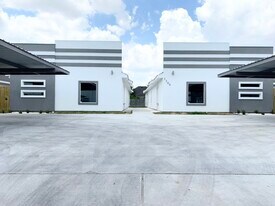 1306 W Heritage Dr, Unit 3 in Pharr, TX - Building Photo