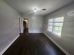 580 Holly St NW in Atlanta, GA - Building Photo - Building Photo