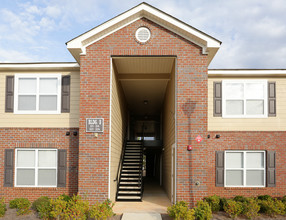 Fords Mill Apartment Homes in Valley, AL - Foto de edificio - Building Photo