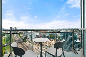 1 Iceboat Terr in Toronto, ON - Building Photo - Building Photo