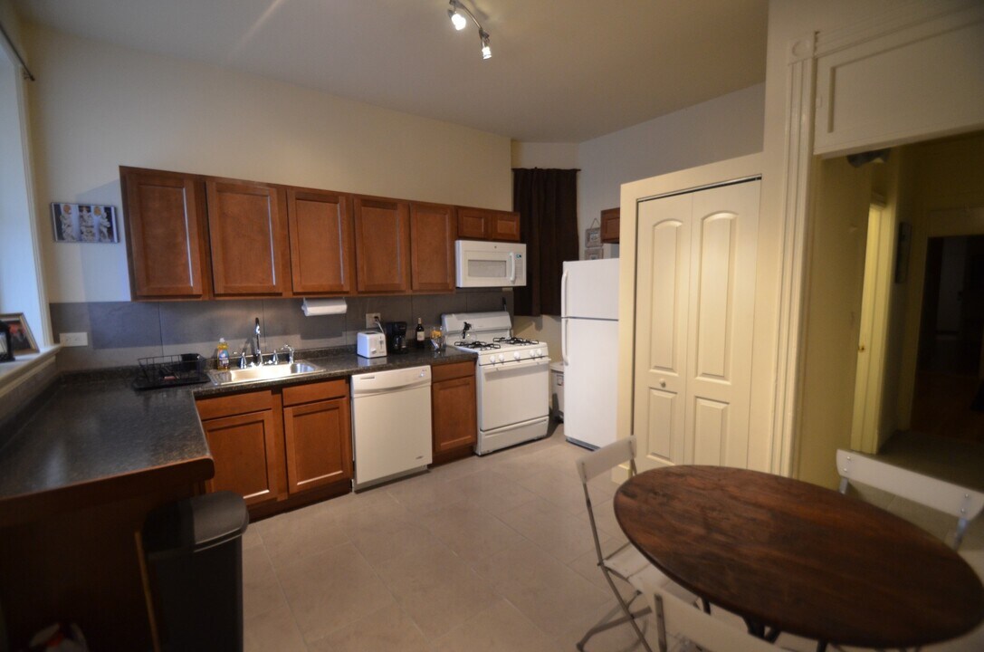 2126 N SHEFFIELD Ave in Chicago, IL - Building Photo
