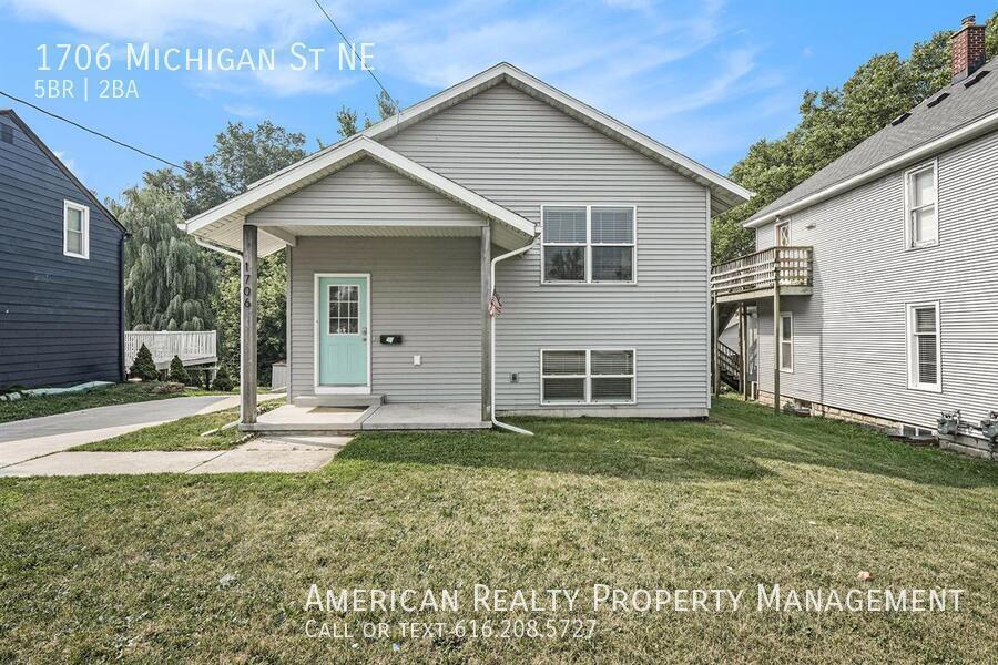 1706 Michigan St NE in Grand Rapids, MI - Building Photo
