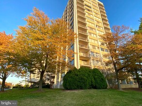 301 N Beauregard St, Unit 301 in Alexandria, VA - Foto de edificio - Building Photo