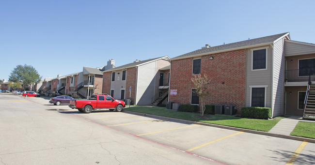 Peters Colony in Carrollton, TX - Building Photo - Building Photo