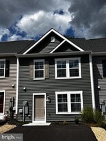 220 Gentle Breeze Dr in Bunker Hill, WV - Building Photo