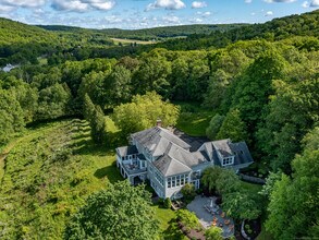 293 Lake Rd in Warren, CT - Building Photo - Building Photo