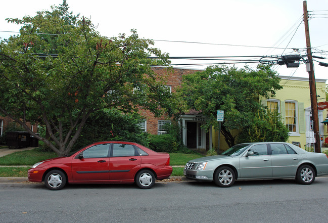 10422 Fawcett St in Kensington, MD - Foto de edificio - Building Photo