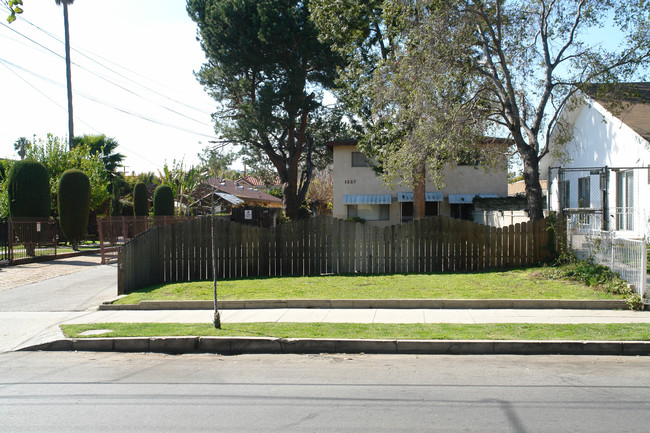 1227 Boynton St in Glendale, CA - Foto de edificio - Building Photo