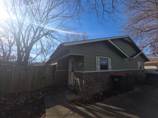 property at 1909 Cypress Pl