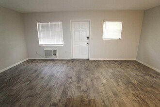 6373 Gateway Ave in Sarasota, FL - Building Photo - Building Photo