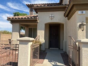 18 Blue Valley Dr in Henderson, NV - Building Photo - Building Photo