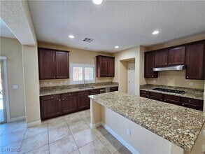 892 White Sparrow St in Henderson, NV - Building Photo - Building Photo