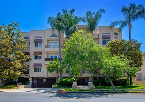 14290 Dickens St in Los Angeles, CA - Building Photo