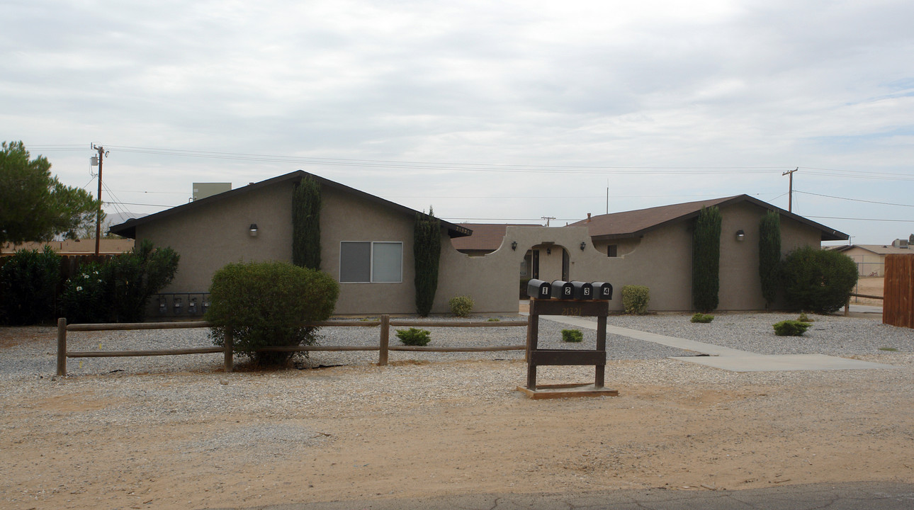 21321 Nisqually Rd in Apple Valley, CA - Building Photo