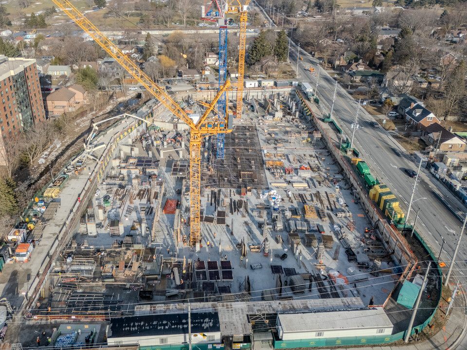 1303 Lakeshore Rd E in Mississauga, ON - Building Photo