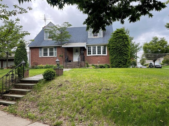 property at 28 Lynton Rd