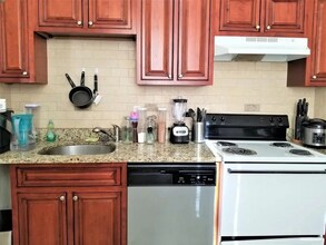 16 Euston St, Unit 1 in Brookline, MA - Foto de edificio - Building Photo