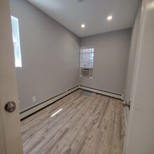 24219 Braddock Ave, Unit 1 in Bellerose, NY - Building Photo - Building Photo
